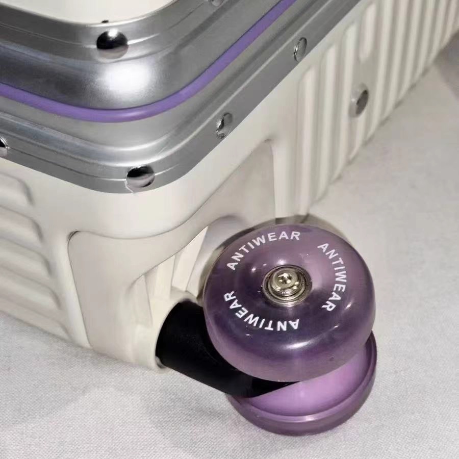 Suitcase Aluminum Frame with C - огляд і ціна Aluminum Frame Carry On Luggage